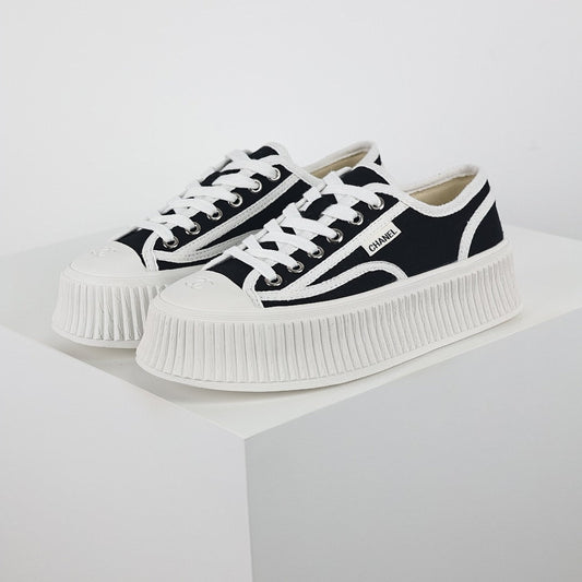 Chanel 2024 Spring/Summer Low-Top Canvas Platform Sneakers – Black & White
