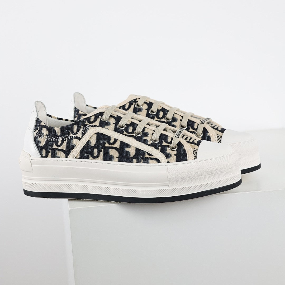 Dior Walk'n'Dior Low-Top Sneakers – Black & White Oblique Jacquard Canvas