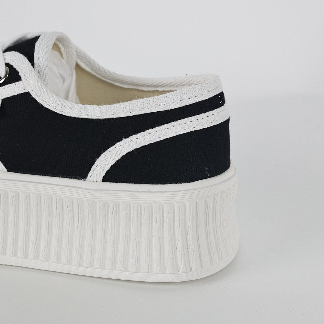 Chanel 2024 Spring/Summer Low-Top Canvas Platform Sneakers – Black & White