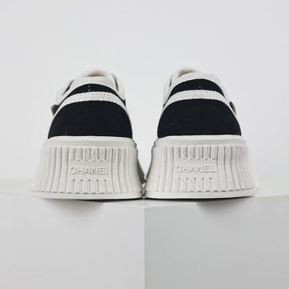 Chanel 2024 Spring/Summer Low-Top Canvas Platform Sneakers – Black & White