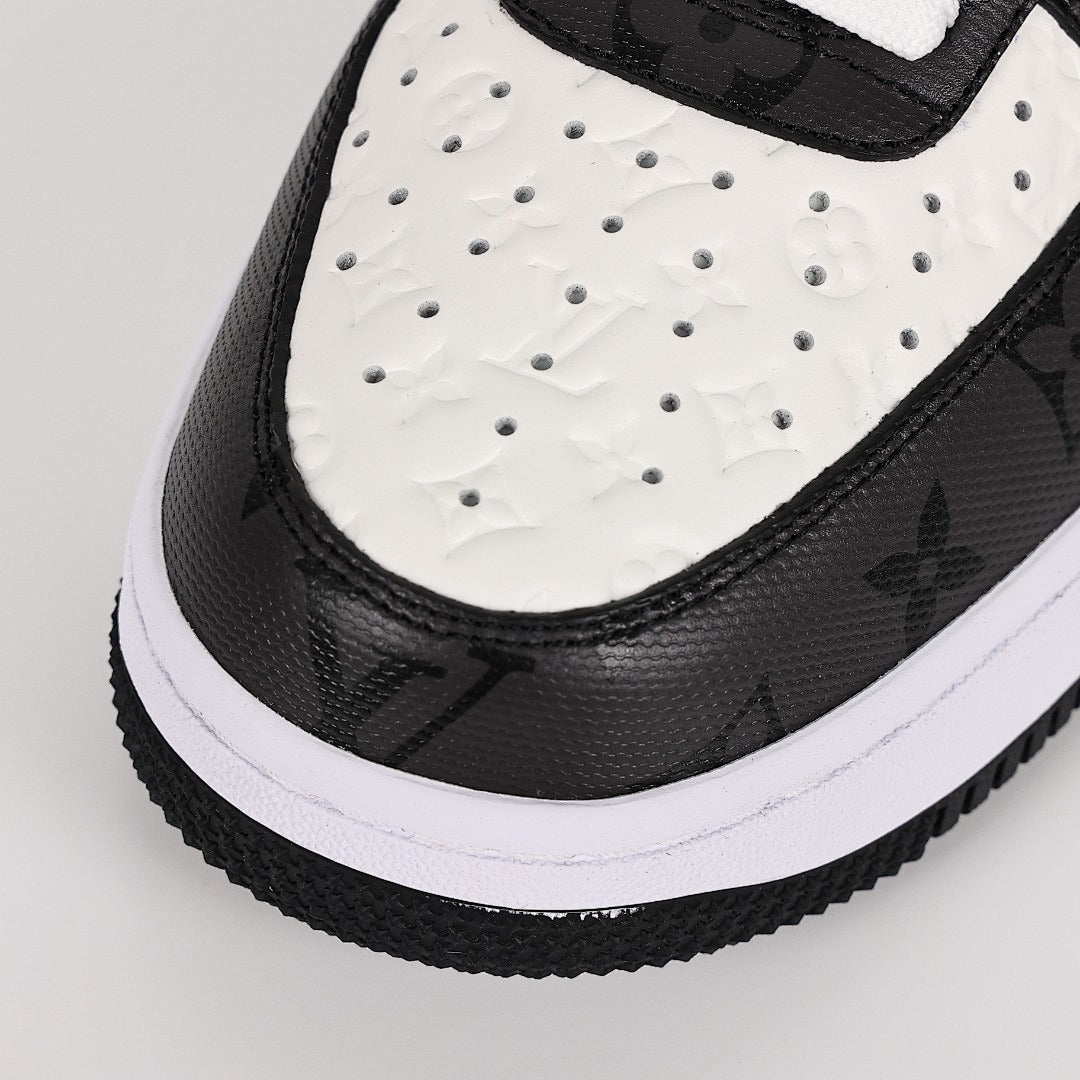 Louis Vuitton x Nike Air Force 1 Sneaker 040 - view 5